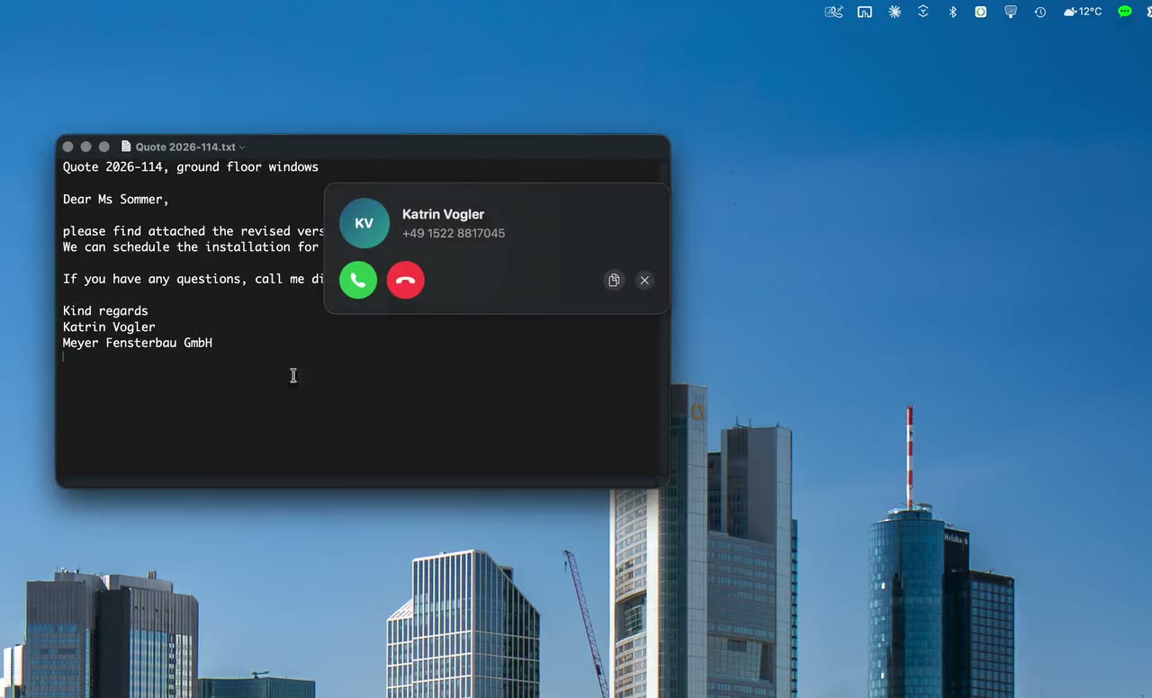 The incoming call appears on screen with the resolved name (Katrin Vogler), is answered with a click and then continues in the floating call window.